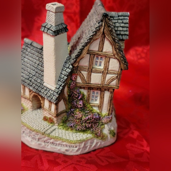 Candlemakers David Winter Cottages: Collector's Piece No. 12 - Picture 9 of 14